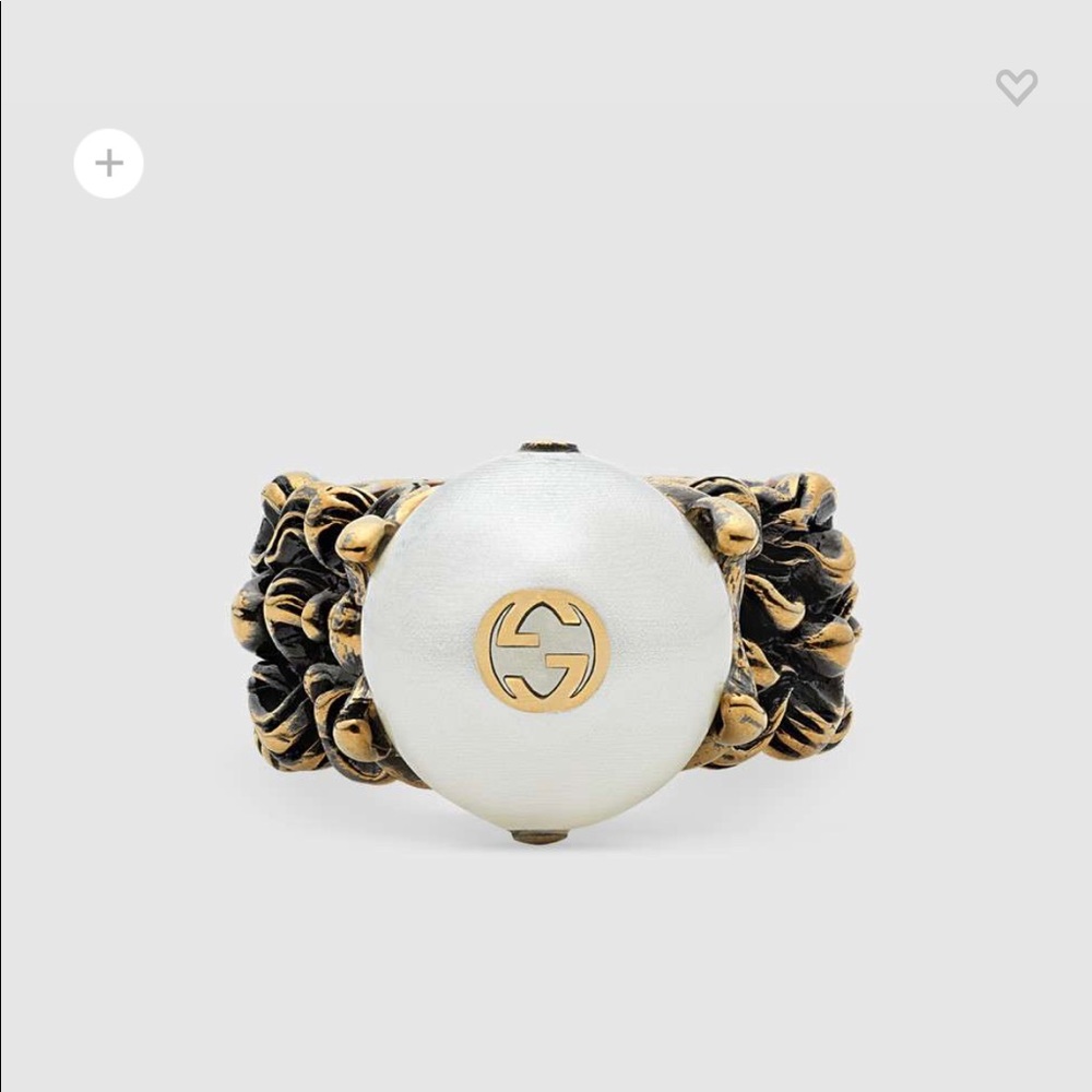 Gucci..💕 glass pearl, lions mane ring.